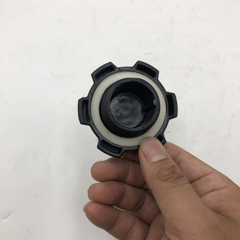 挖掘机配件神钢j05ej08e发动机机油盖sk200250350发动机机油盖手动