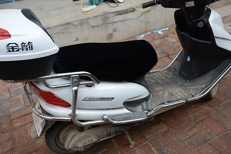 于豪爵铃木usr125hj125t21踏板摩托车坐垫套皮防水防晒四季皮革银色