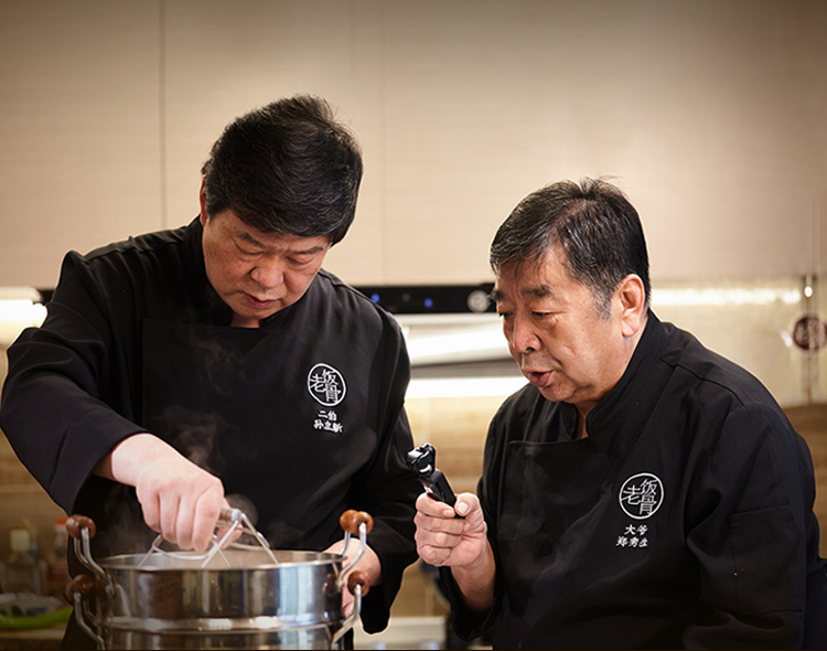 老飯骨 麻辣水煮牛肉片 370 g 加熱即食 半成品菜 速凍菜餚 生鮮冷凍