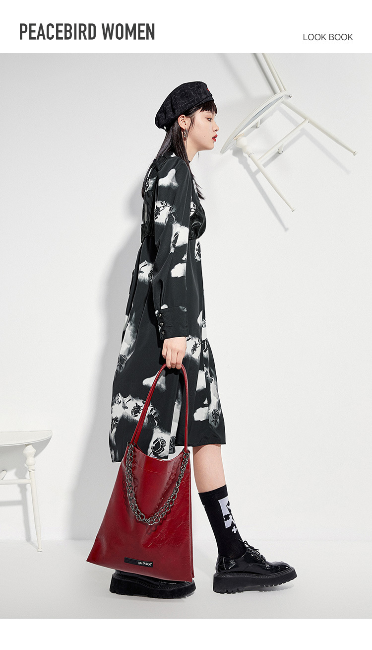 太平鸟女装早秋气质连衣裙印花2021秋季新款长袖两件式小黑中长裙