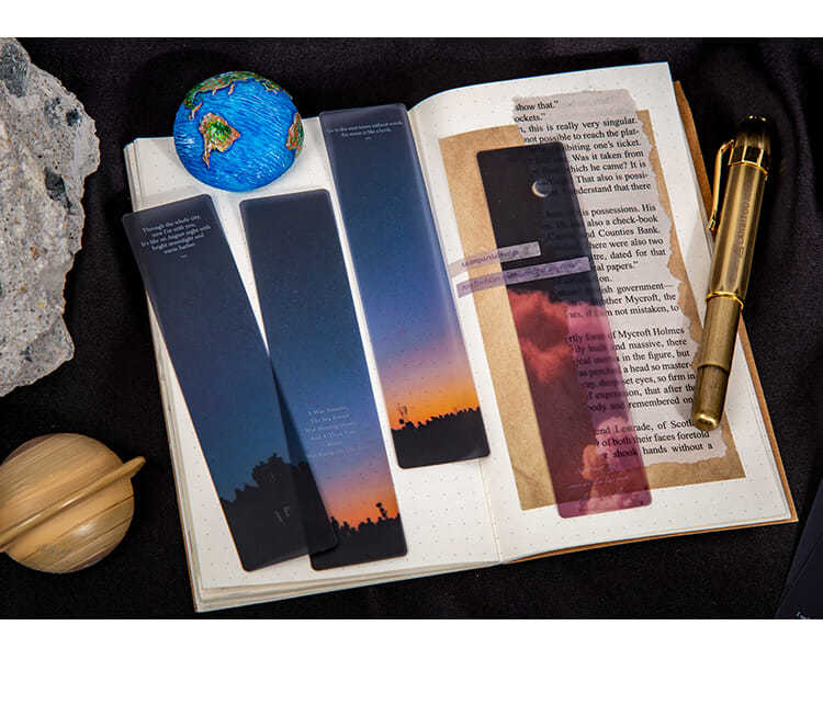 左一仁宇宙漫游磨砂pet书签太空星球宇航员科幻书页夹卡片创意网红