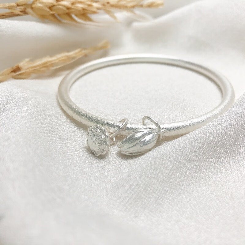 老凤祥款式520礼物送女友两世欢999纯银手镯女年轻款磨砂莲蓬古法传承