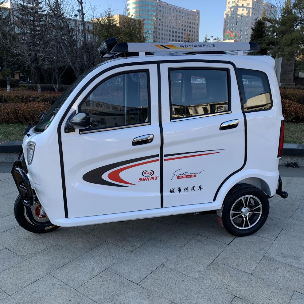 全封闭三轮燃油摩托车残疾人燃油助残车老年人载客客运三轮摩托车150