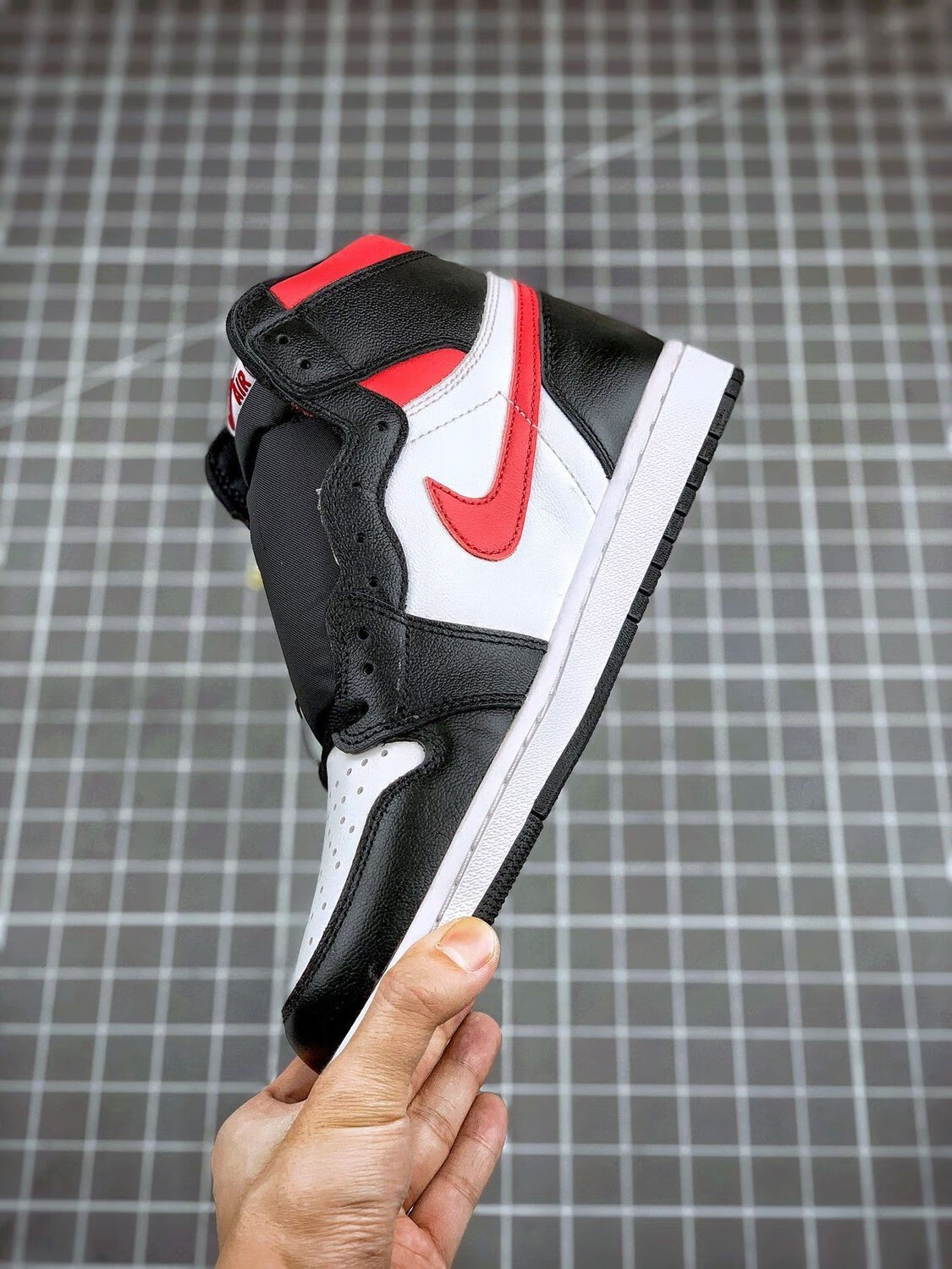 【官方旗舰】aj1红钩黑脚趾高帮休闲运动板鞋男女实战篮球鞋555088