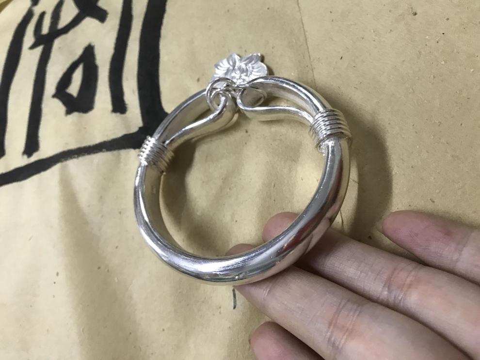曲美思定制真银手工999足银手镯女手工定制实心扁款白银雪花银镯吊坠