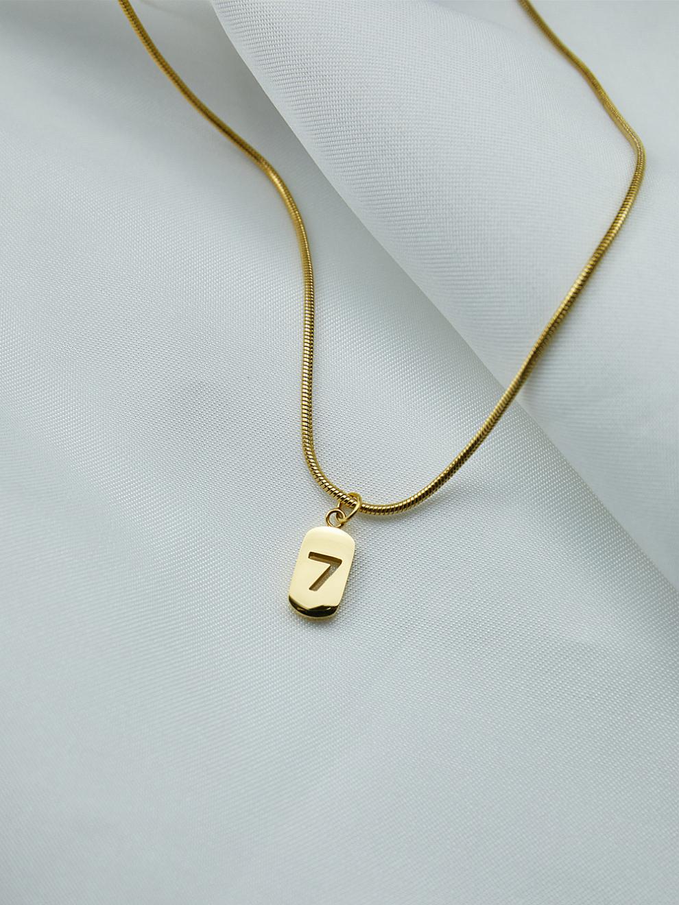 欧美ins冷淡风luy幸运数字7项链吊牌钛钢金色短款港风锁骨链女 银色