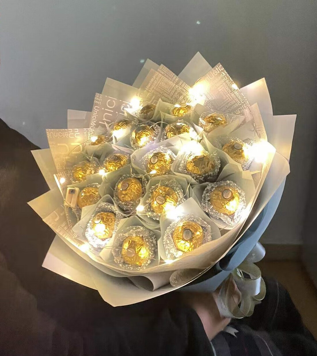 深圳顺丰意大利费列罗巧克力公仔闪灯花束送男女朋友闺蜜生日礼物