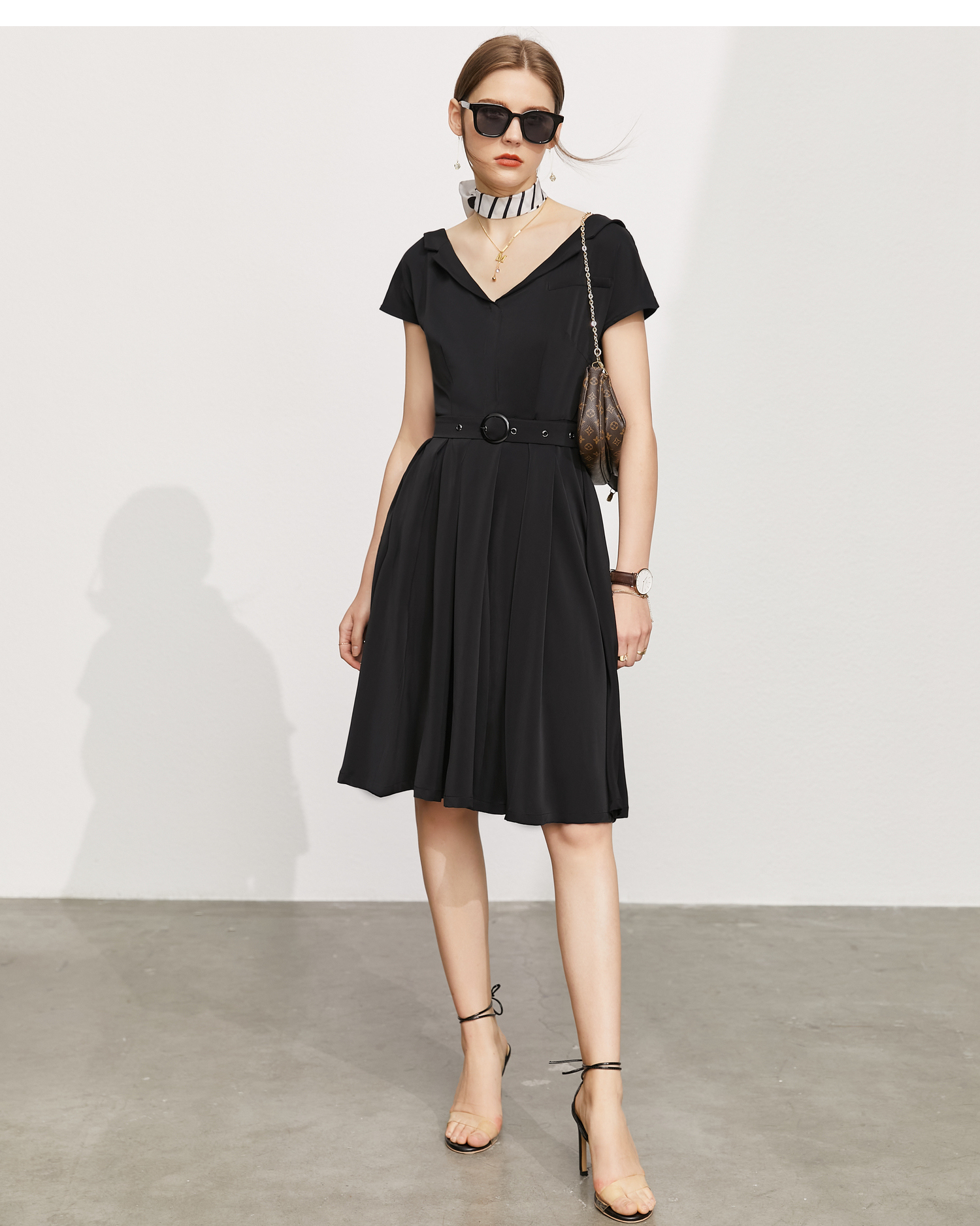 amii极简chic欧洲站ins心机连衣裙2021夏修身小黑裙翻领腰带裙子 黑色