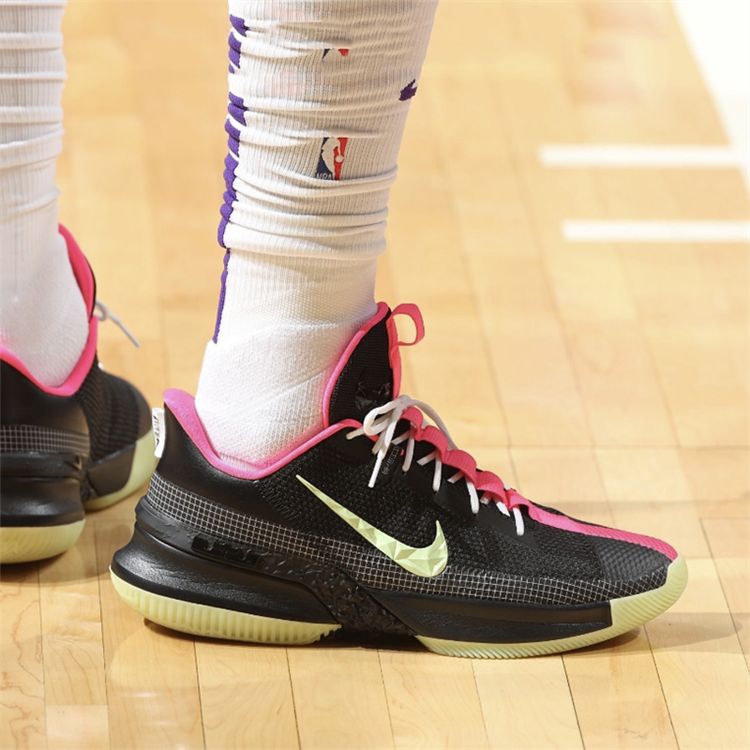 nikeambassador13詹姆斯使节13黑粉夜光实战篮球鞋cq9329001cq9