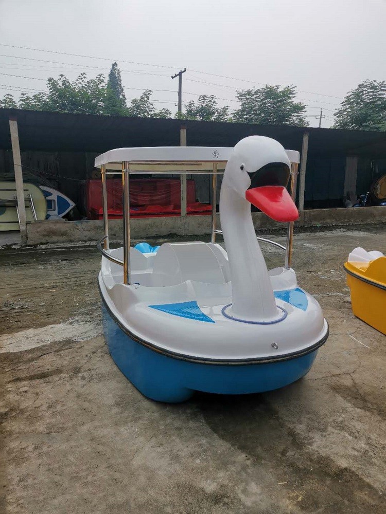 驰笠新款大黄鸭四人脚踏船公园自动排水水上观光游乐船景区游船景观船