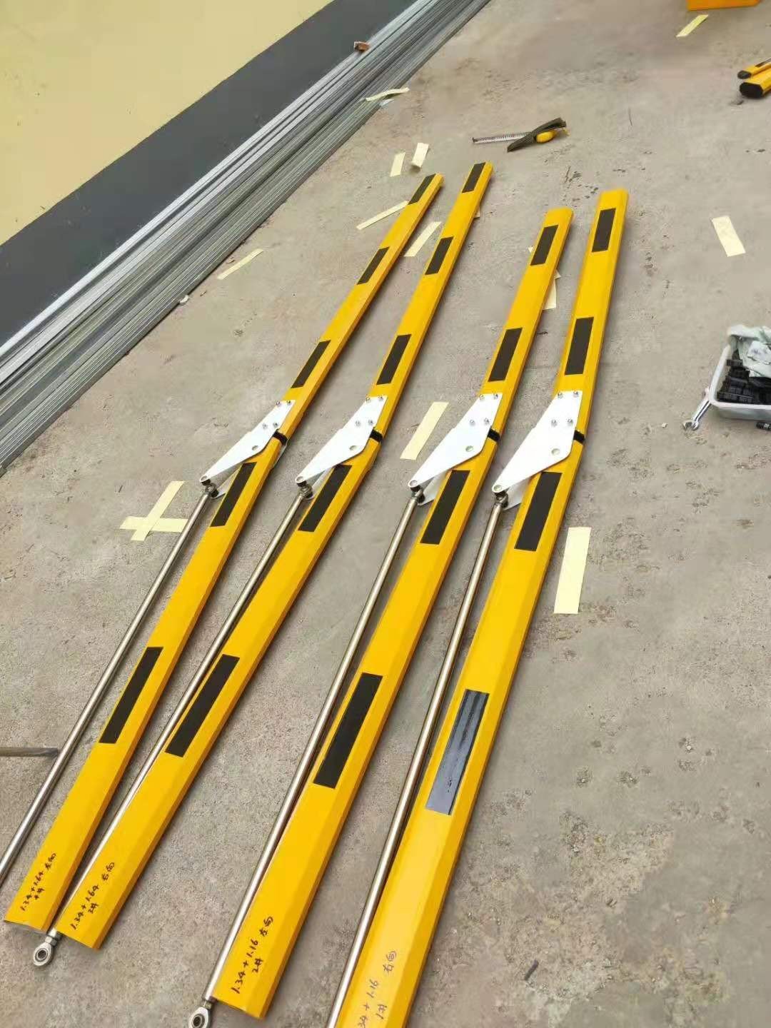 地下停车场折叠道闸杆遥控曲臂两节蓝卡单杆升降曲臂直杆闸机定制