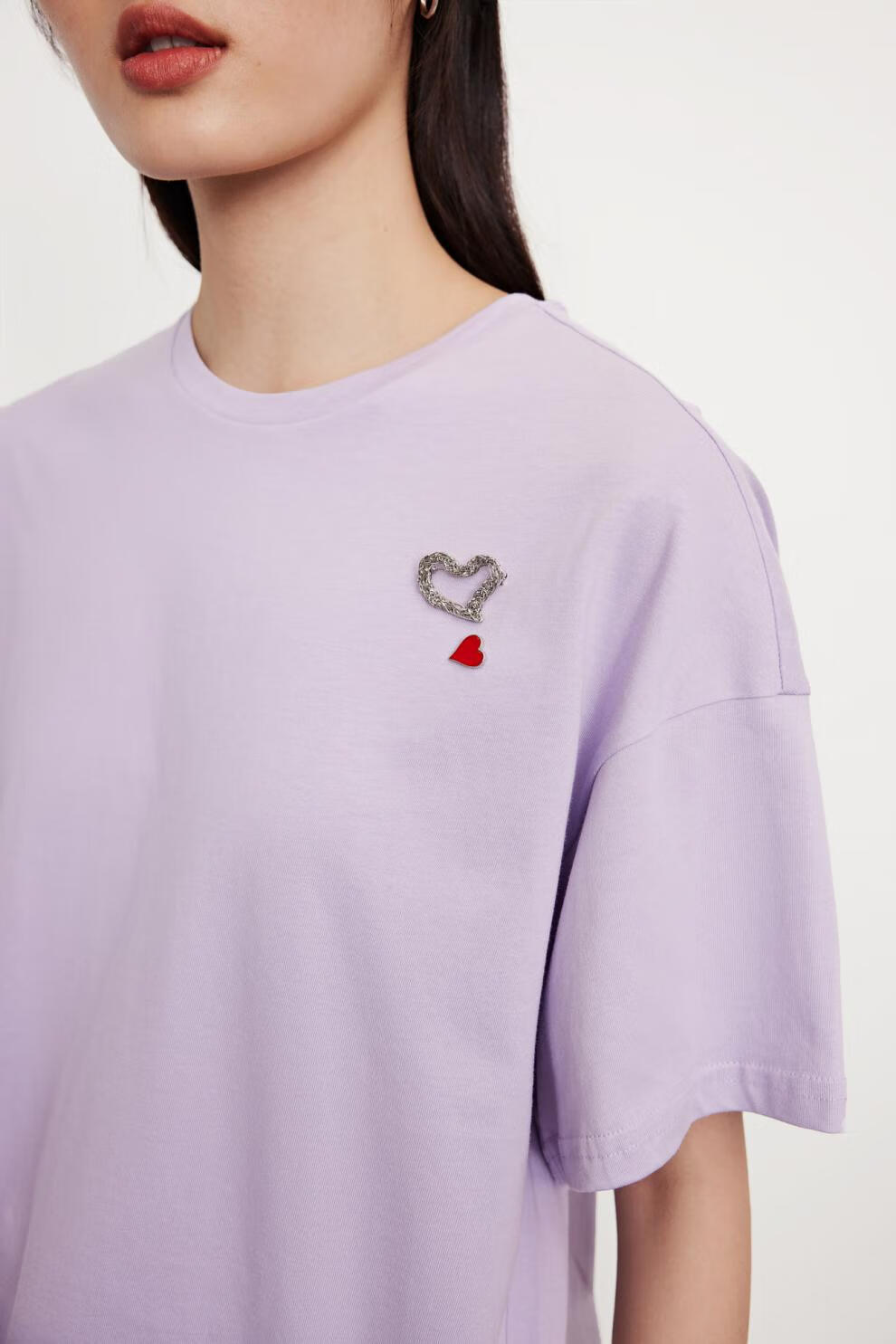 ur2021春夏新品女装简约软妹ins爱心胸针宽松短袖t恤wg16r4mn2005