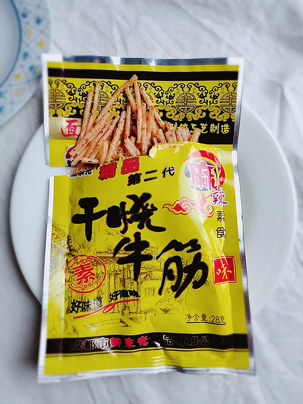 新东光干烧牛筋成都第二代加菊香牌口水鸡素食辣条小面筋零食干烧牛筋
