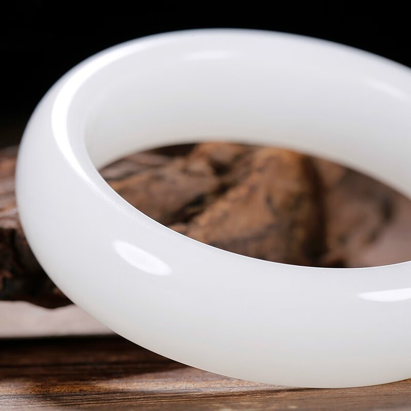 新疆和田玉宽条玉镯收藏级羊脂白玉女款正装宽版扁条玉手羊脂玉手镯62