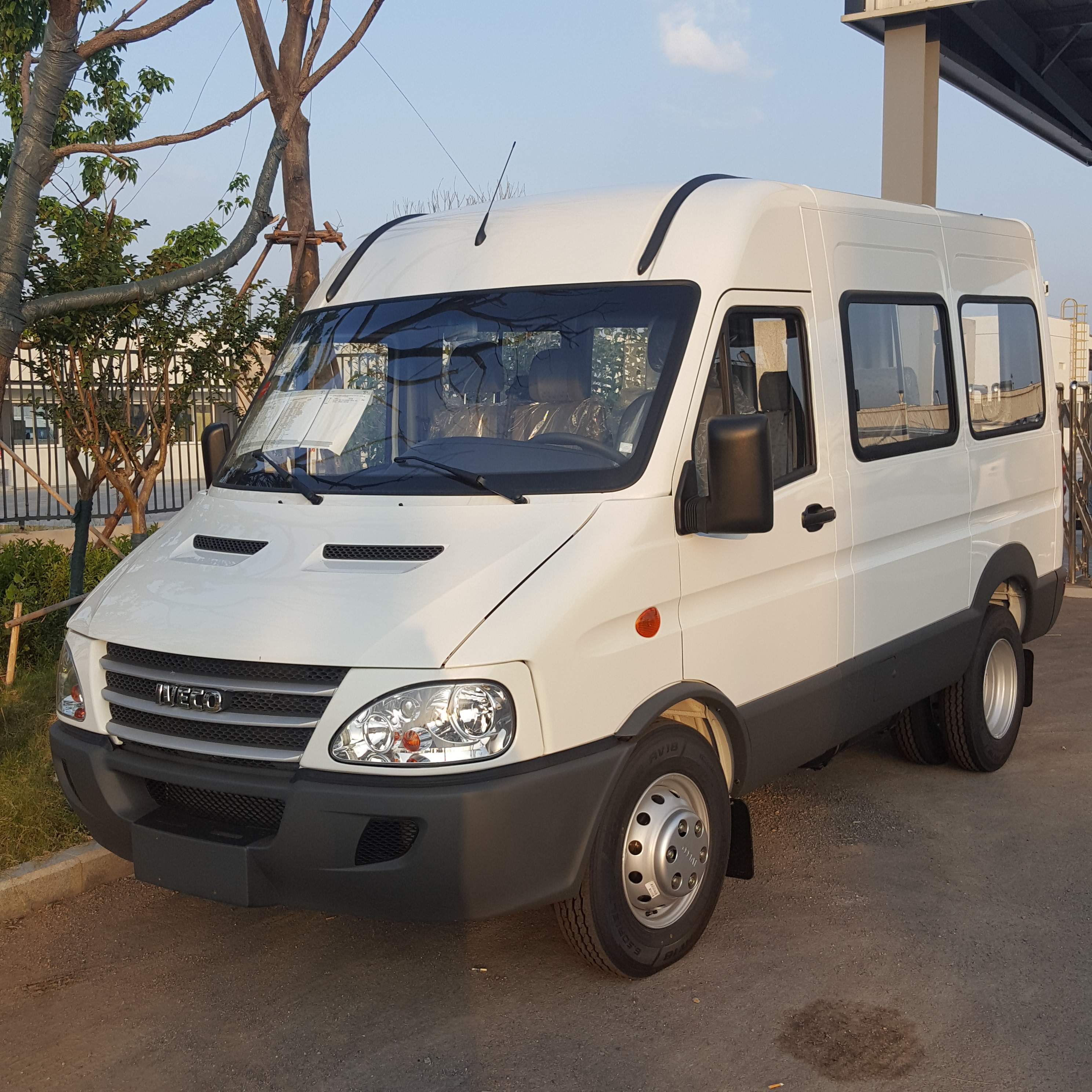 yingpan南京依维柯宝迪前保险杠防撞防护前杠烟灰银麻原厂保险杠品牌