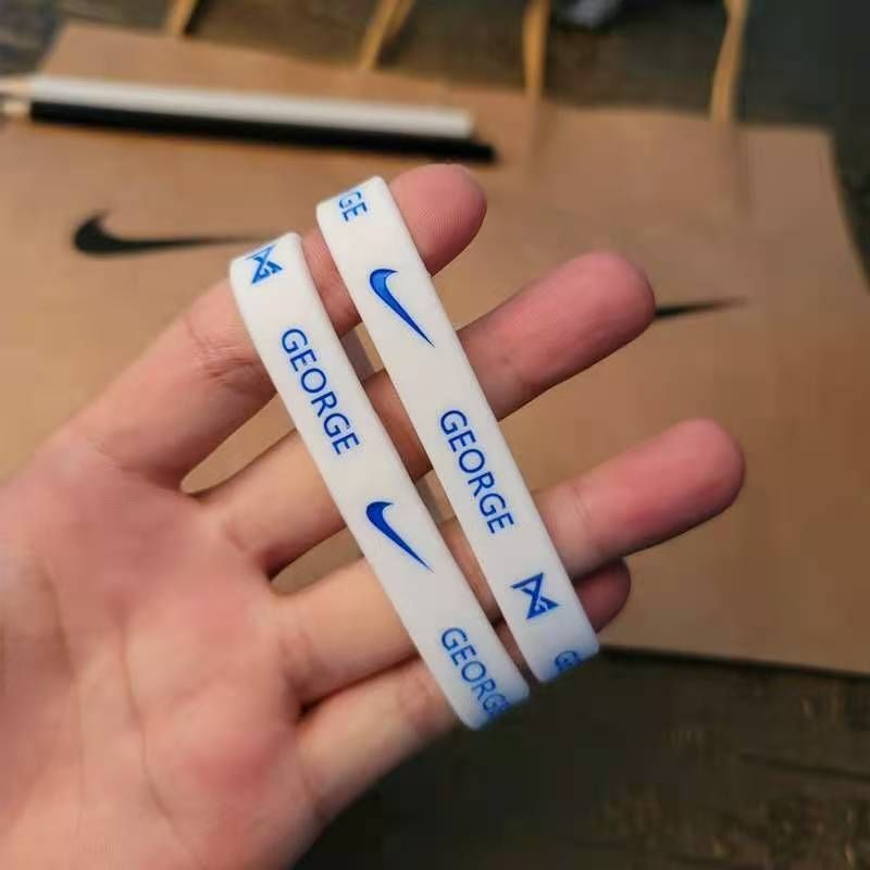 蓝球明星保罗乔治篮球手环快船队运动硅胶情侣学生腕带 乔治黑色一只