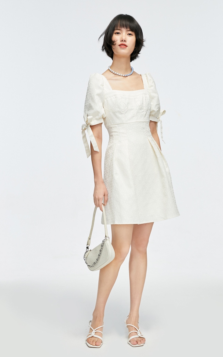 only春季新款刺绣花瓣图案珍珠花边装饰连衣裙女121307076s12亮奶油