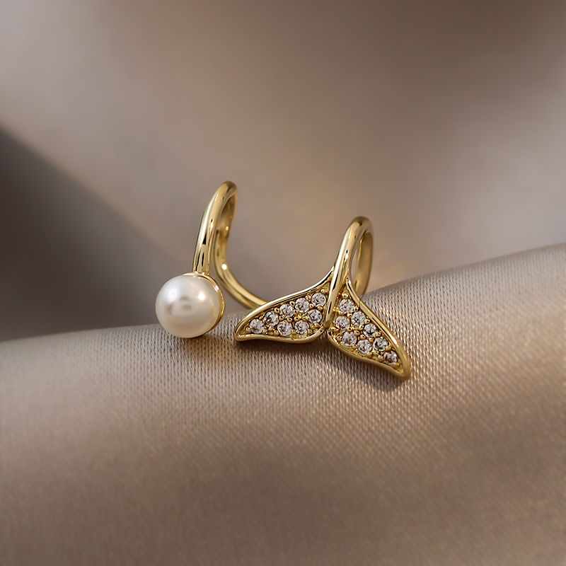 珍珠少女耳骨夹 鱼尾珍珠气质耳钉耳环女气质网红无耳洞耳夹简约耳饰