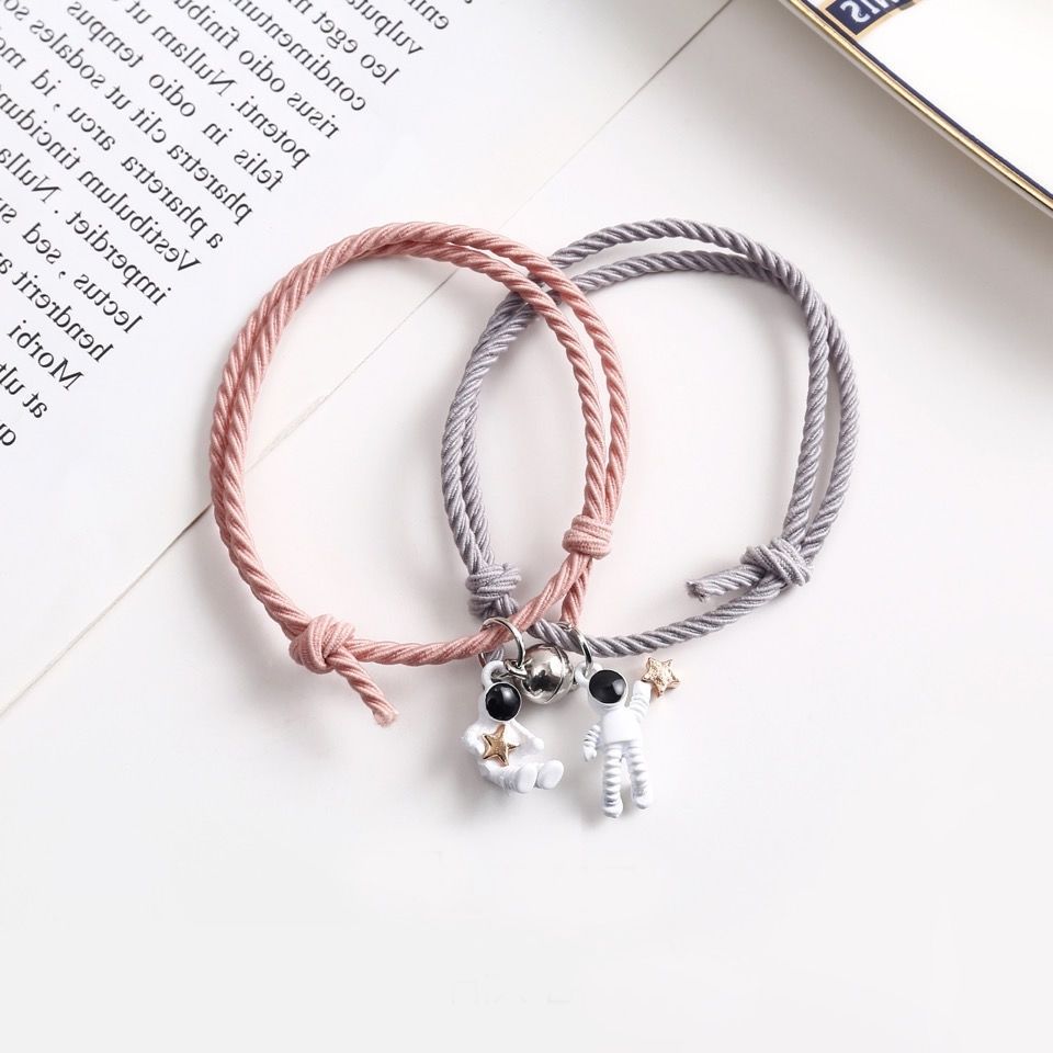 魅誓新款宇航员情侣手链一对小皮筋送男朋友闺蜜太空人学生礼抖音磁铁