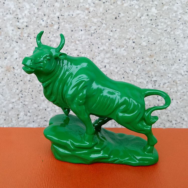实木绿色牛摆件木质十二生肖黄牛木头雕刻青牛水牛木制车载奋进牛