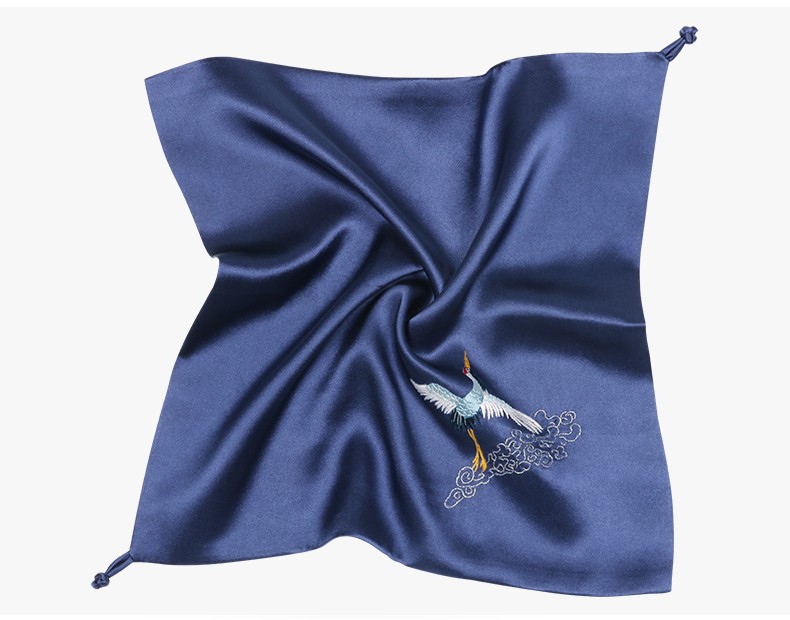 刺绣仙鹤领巾手帕苏州丝绸 蓝色品牌: 韵·思筠(yunsijun) 商品名称