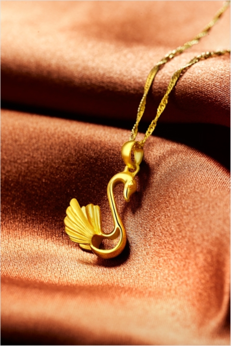 周大福 优雅天鹅 足金黄金吊坠(工费:118计价) f203797 足金 约2.70g