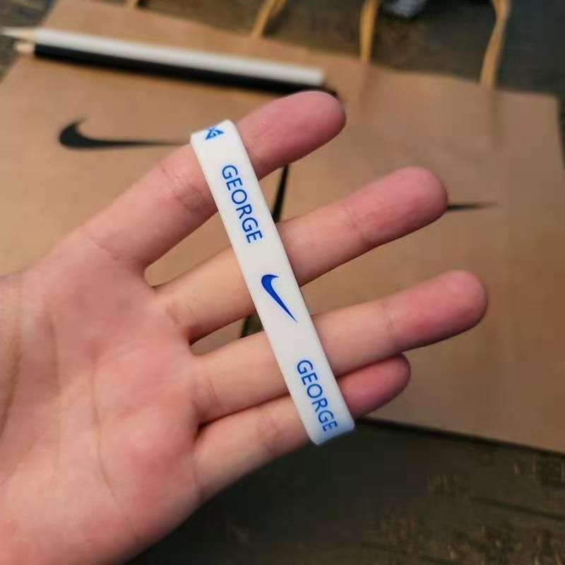 蓝球明星保罗乔治篮球手环快船队运动硅胶情侣学生腕带 乔治黑色一只