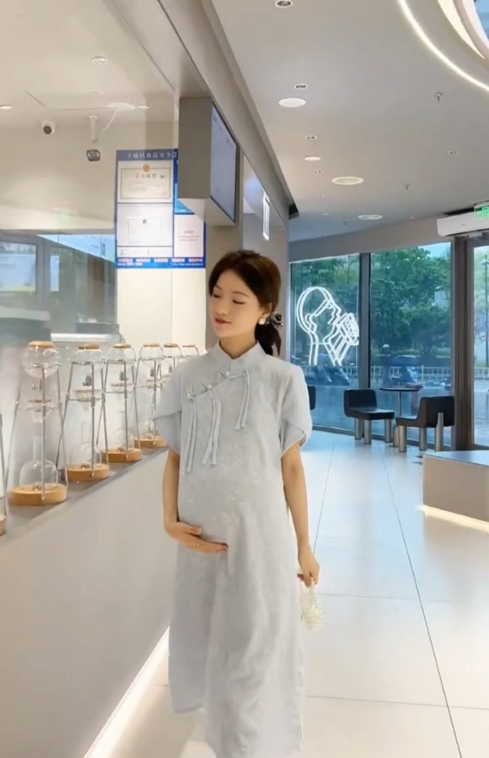 孕妇裙夏连衣裙韩版孕晚期大码孕妇中长款旗袍裙显瘦设计复古连衣裙夏