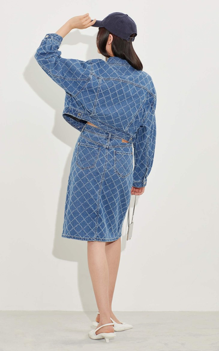 only2021冬季新款时尚勾花装饰中长款高腰牛仔半身裙女121337014j33