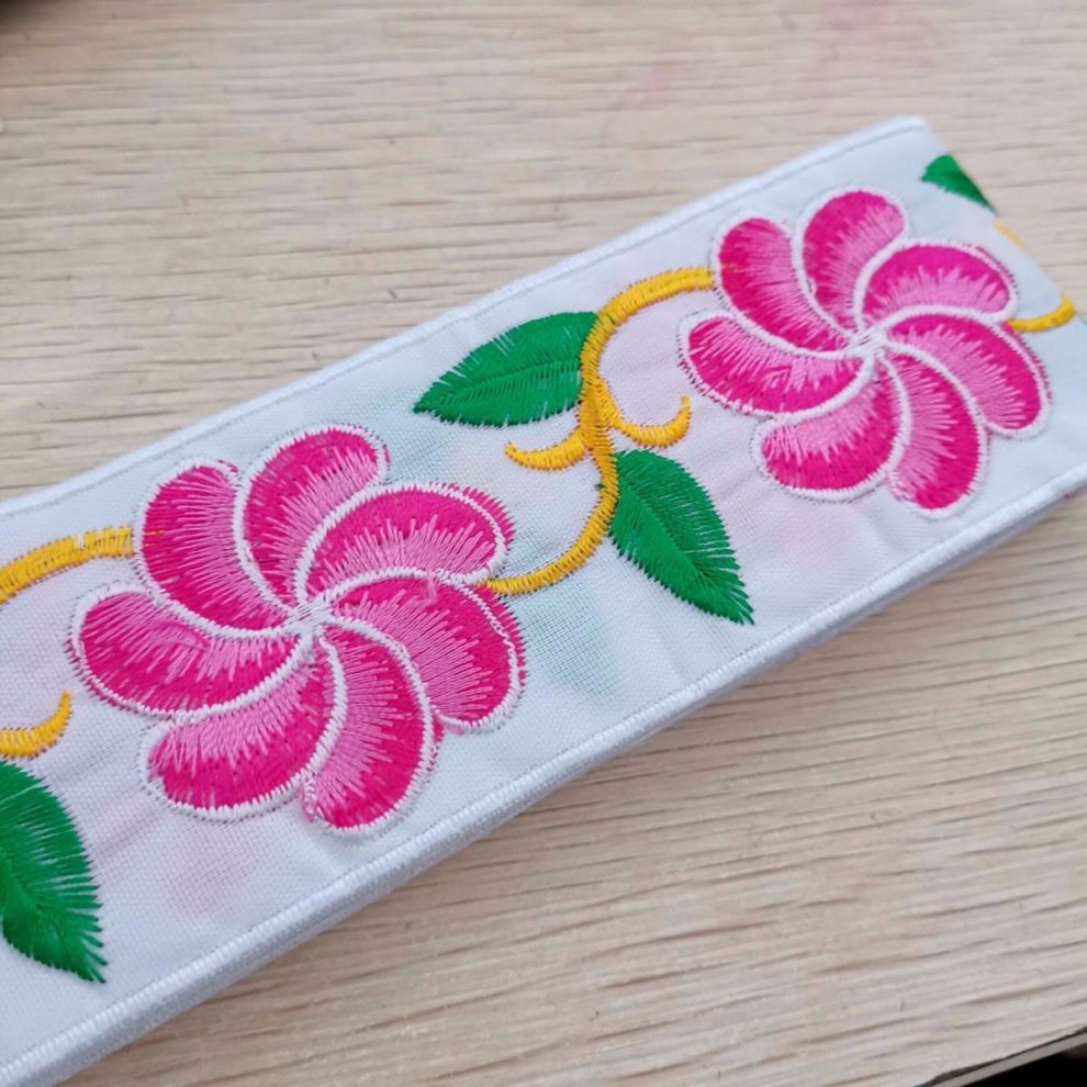 云南刺绣花边少数民族服装饰窗帘布艺黑白底大花边民族风熨烫布贴 黑