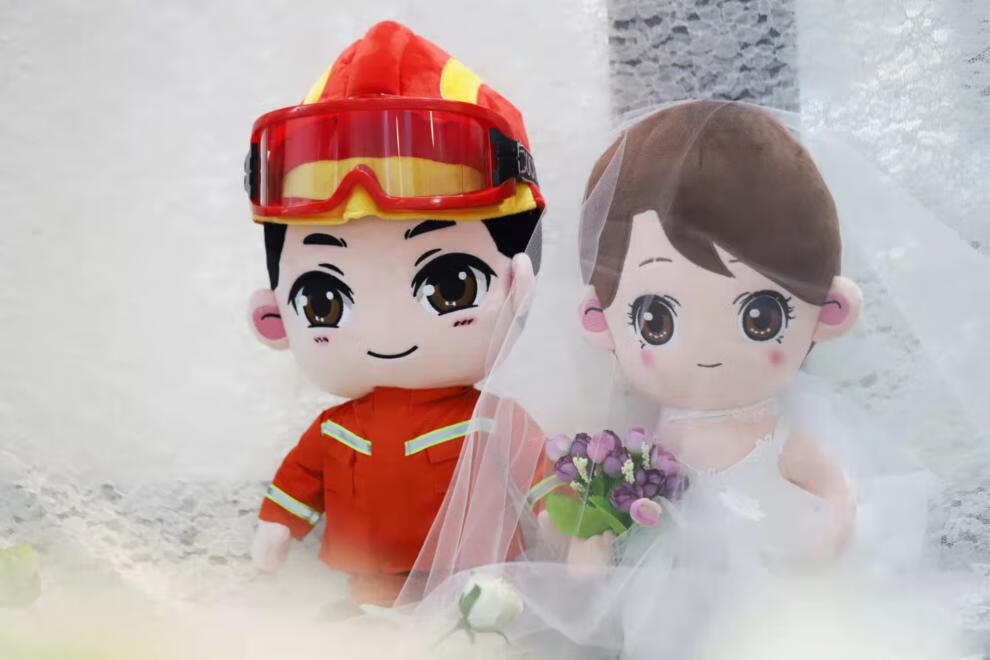 万代兵小萌形象人偶消防员公仔火焰蓝娃娃毛绒玩偶情侣男朋友生日礼物