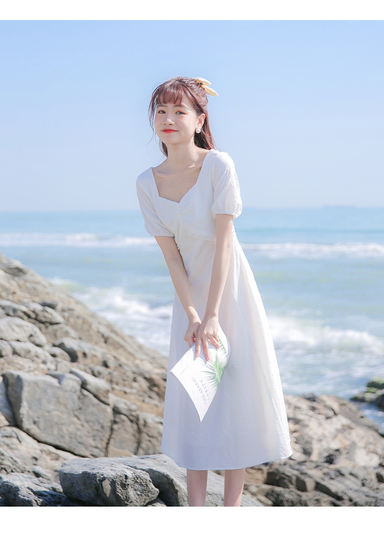 温柔风连衣裙女2021夏季新款法式复古气质收腰白色拼接赫本裙超仙