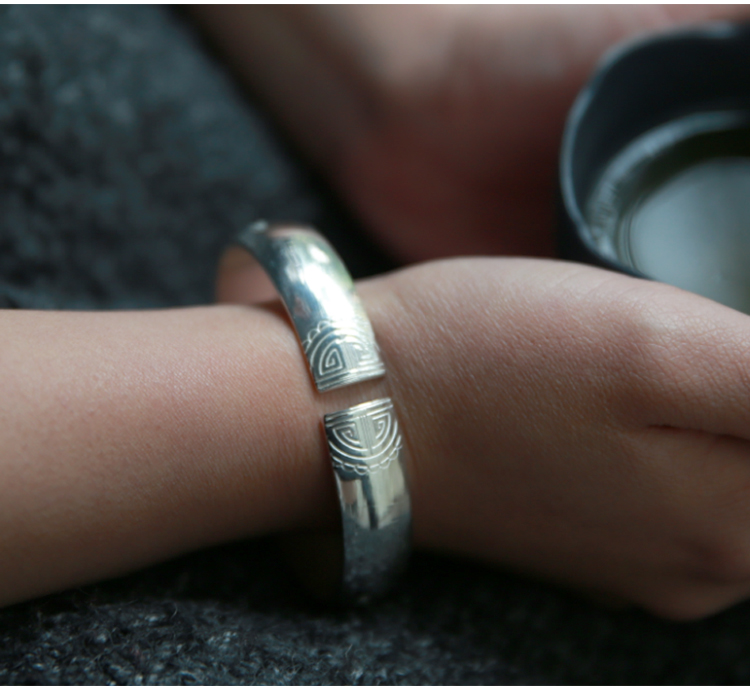 丽江百岁坊足银999福字银镯刻花贵妃传统实心开口银手镯送妈妈 足银