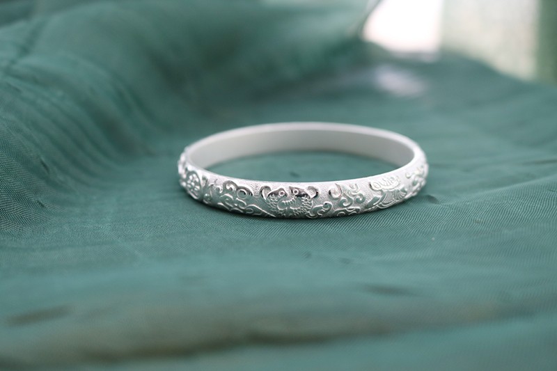 晨代骄云南寸氏雪花银手镯吉祥八宝银手工s999足银手镯送妈妈国风手镯