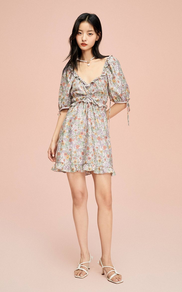 only2021夏季新款气质淑女方领短款碎花潮流连衣裙女121207185 h85 浅