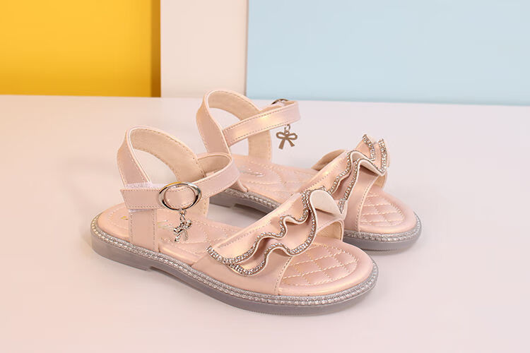 小女孩公主风凉鞋女童夏季新款水钻公主软底甜美儿童小孩子鞋子女夏天