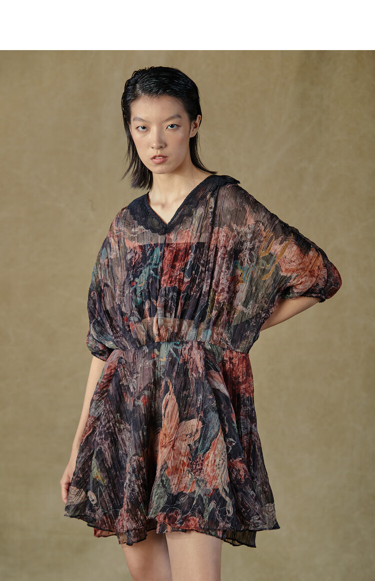 donoratico/达衣岩2021年新款夏优雅高贵v领宽松短款印花连衣裙 然乌