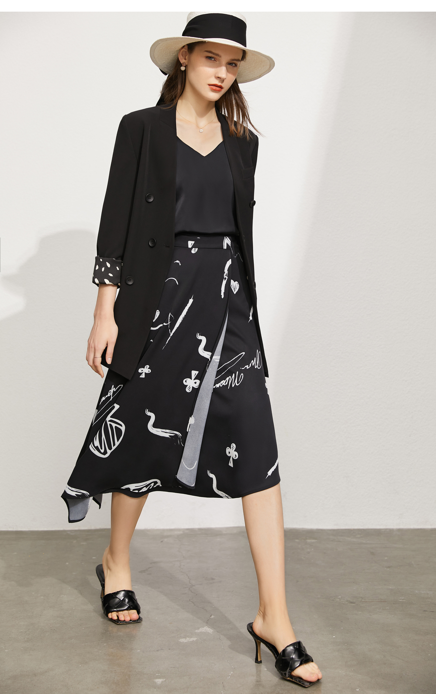 amii极简时尚搭片不规则摆黑白印花半身裙2021夏季新款宽松中裙子