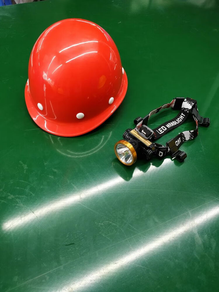 建筑工地专用头灯施工充电探照灯安全帽led头盔灯式安全帽头盔挂安全