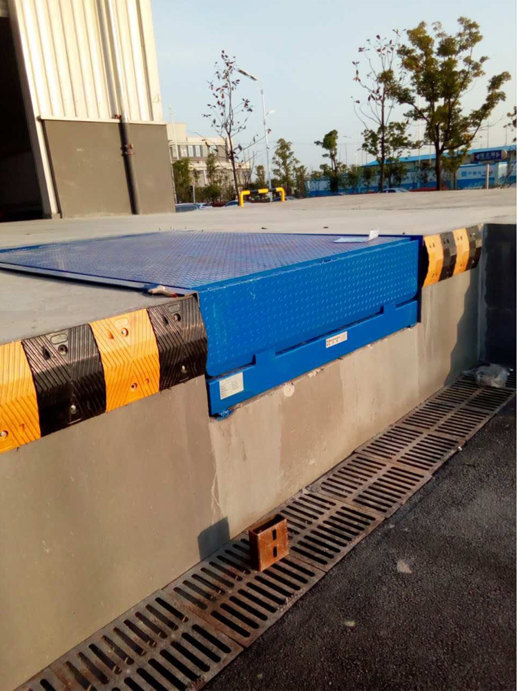 定制固定式移动式登车桥电动液压仓储斜坡装货卸货平台月台升降台移动