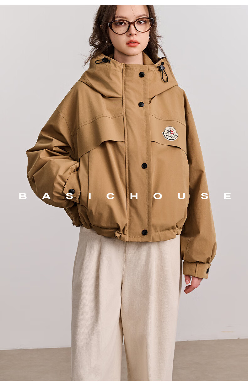 BASIC HOUSE/百家好山系户冬季2024鸭绒保暖卡其色外连帽羽绒服女2024冬季90鸭绒保暖外套 卡其色 M详情图片7