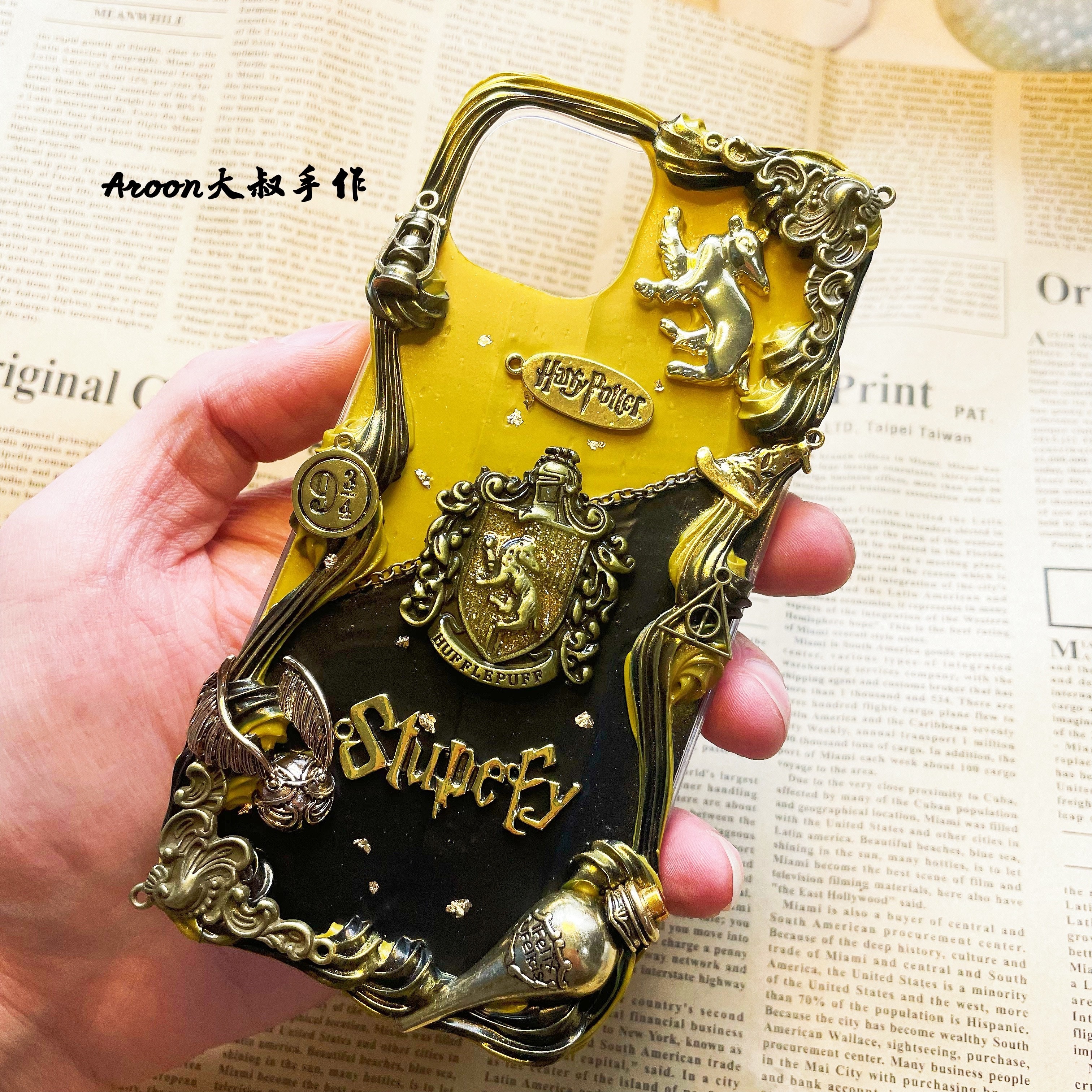 哈利波特奶油胶手机壳哈利波特四大学院手工奶油胶手机壳适用于苹果13