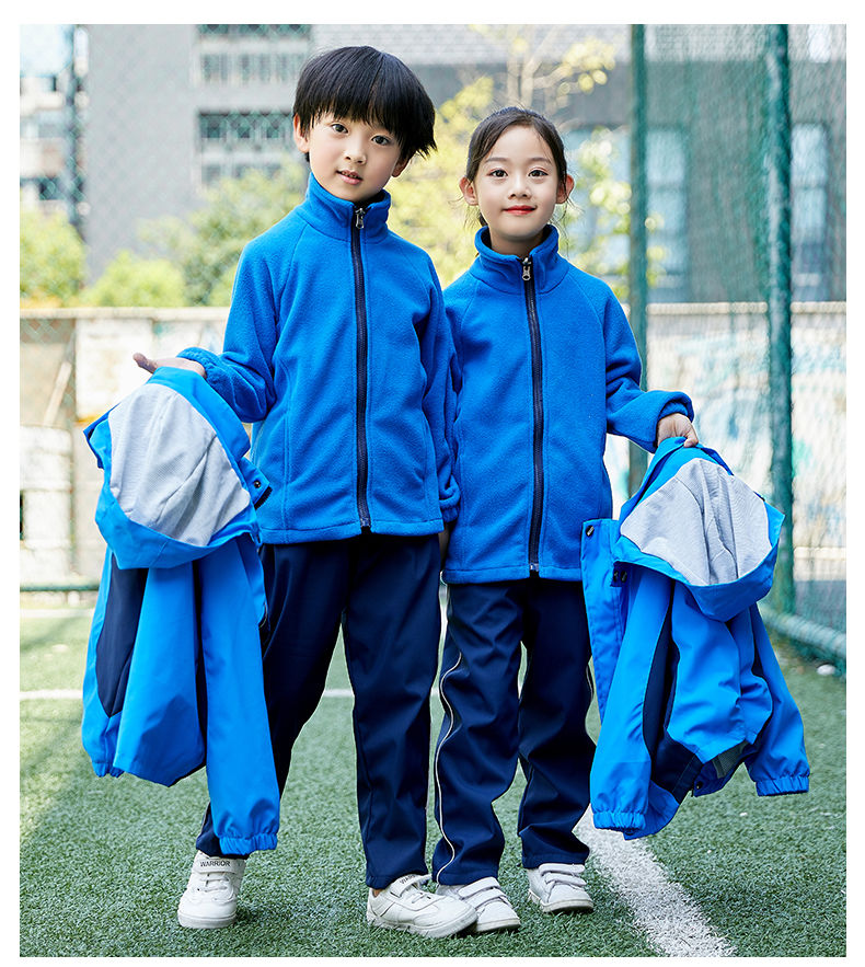 天蓝色 90品牌: 逗迪兔(douditu) 商品名称:小学校服冲锋衣 小学生