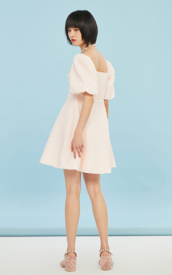 only2021夏季新款立体浮雕图案a字泡泡袖设计连衣裙女121207157 h2z