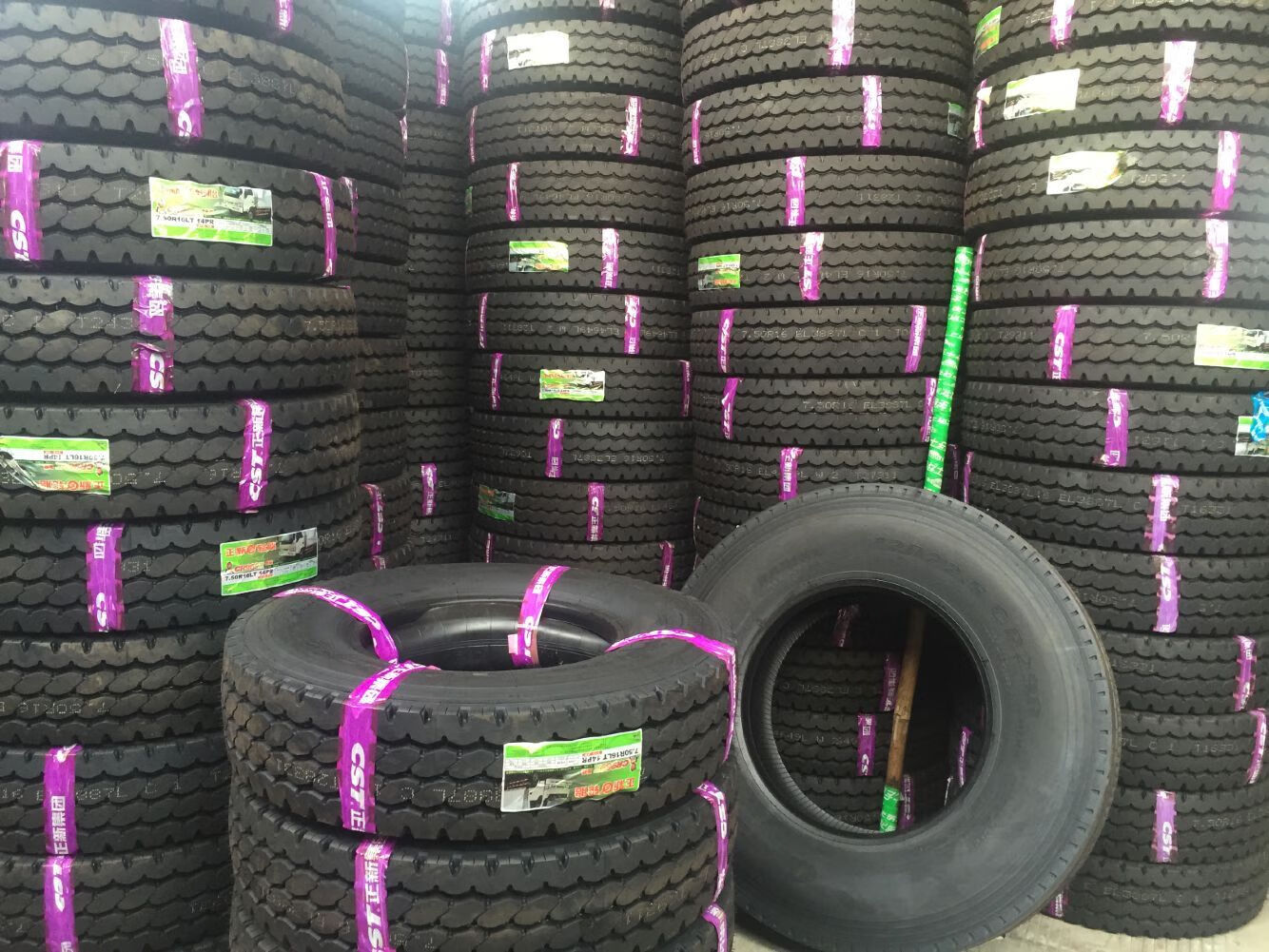 正新轮胎全钢700r 750r 825r16 900r 1000r 1100r 1200r20货车 灰色