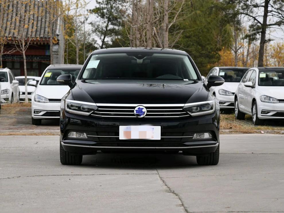 适配161718款大众迈腾b8前雾灯杠灯泡罩框亮条下中网格栅杠网包围主