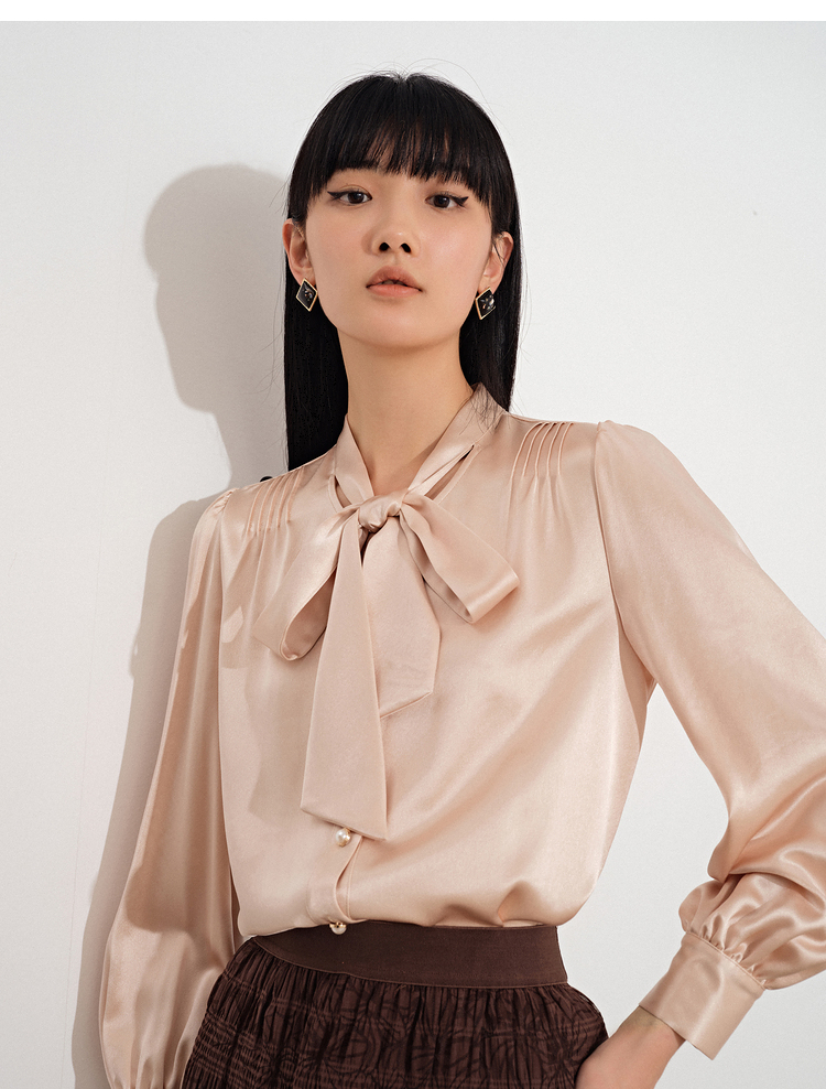 诗篇可颜女装2021秋季新款时尚缎面光泽感飘带领醋酸女衬衫湖蓝42