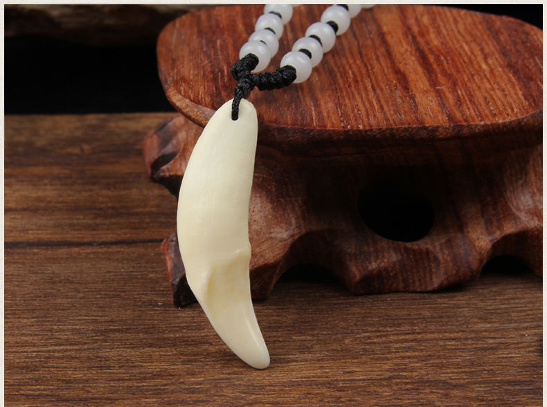 黑狗牙齿项链吊坠狼牙形男女士个性时尚本命年挂件饰品中号 简约纯