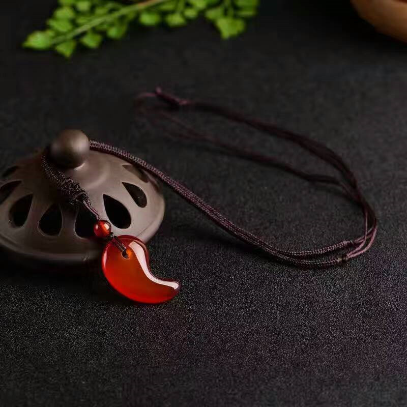 天然红绿玛瑙勾玉吊坠项链男女狼牙情侣款项坠水晶饰品 绿玛瑙款