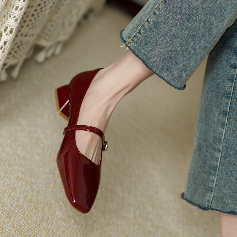 尊士烟斗时尚小皮鞋女夏季2022新款百搭浅口玛丽珍鞋女舒适软皮面中跟